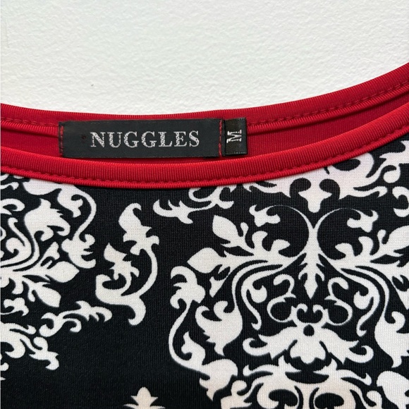 Elegant Red and Black Patterned Women's Blouse - Picture 2 of 3